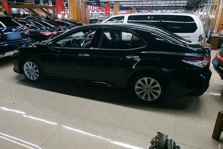 Used Toyota Camry 2021 2.0G Luxury Edition
