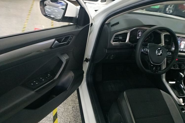 Used Volkswagen T-ROC 2018 230TSI DSG Two-Wheel Drive Advanced Version China V Standard
