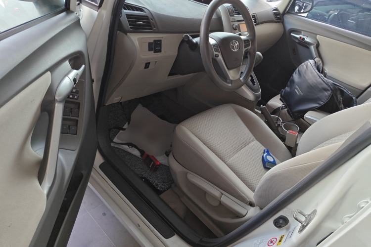 Used Toyota Verso 2014 Starlight 180E CVT Elite Edition
