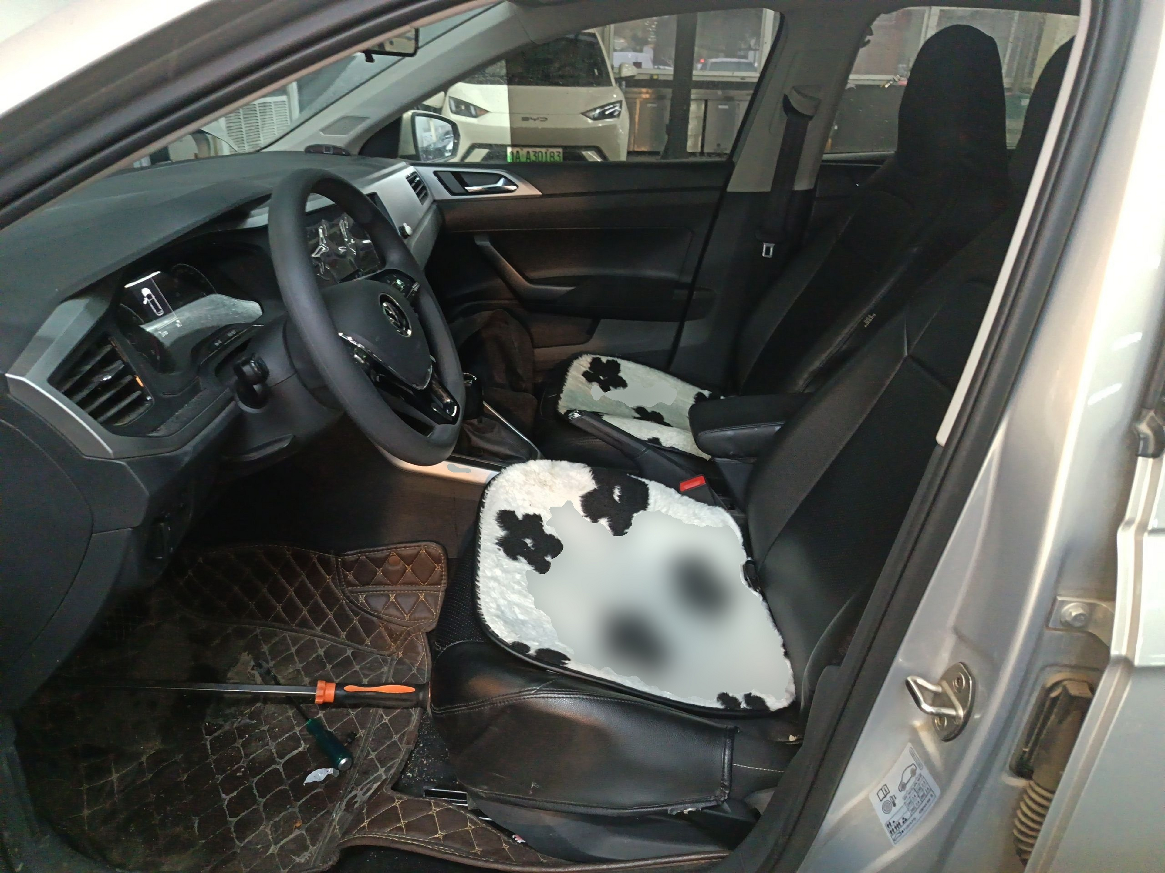 Переднее сиденье в автомобиле