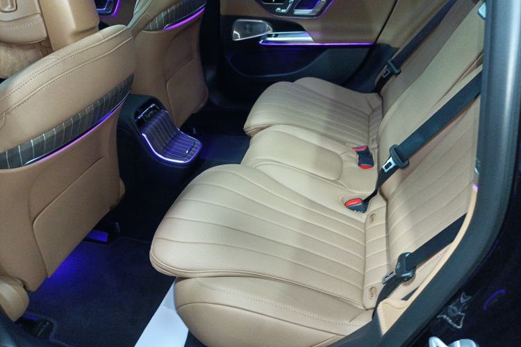 Used Mercedes-Benz E-Class 2025 Facelift E 300 L Luxury Edition
