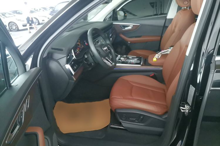 Used Audi Q7 2021 45 TFSI quattro S line Sport model
