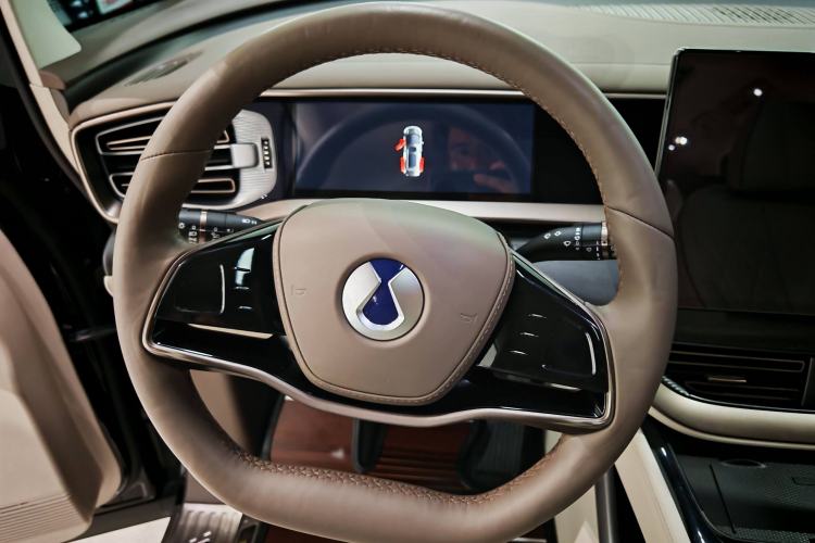 Used Denza D9 2022 DM-i 970 Four-Wheel Drive Prestige Model
