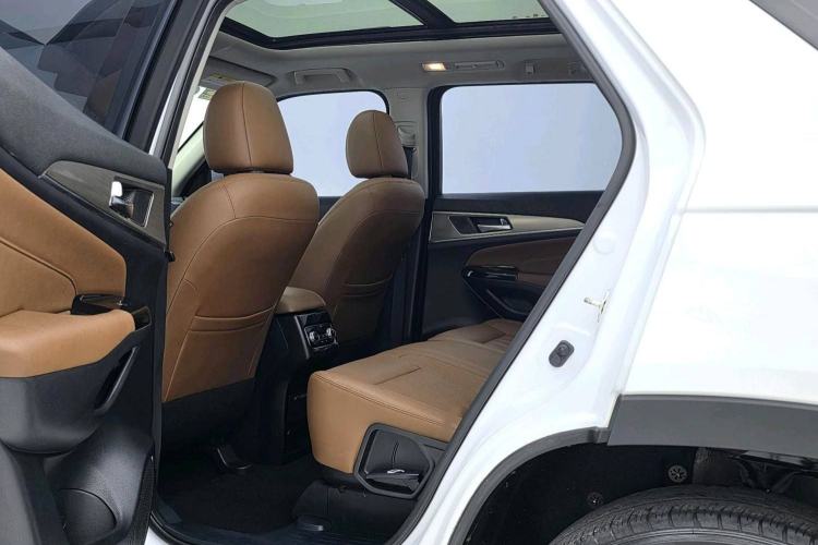 Used Changan CS95 2017 2.0T Two-Wheel Drive Zhiyuan Edition
