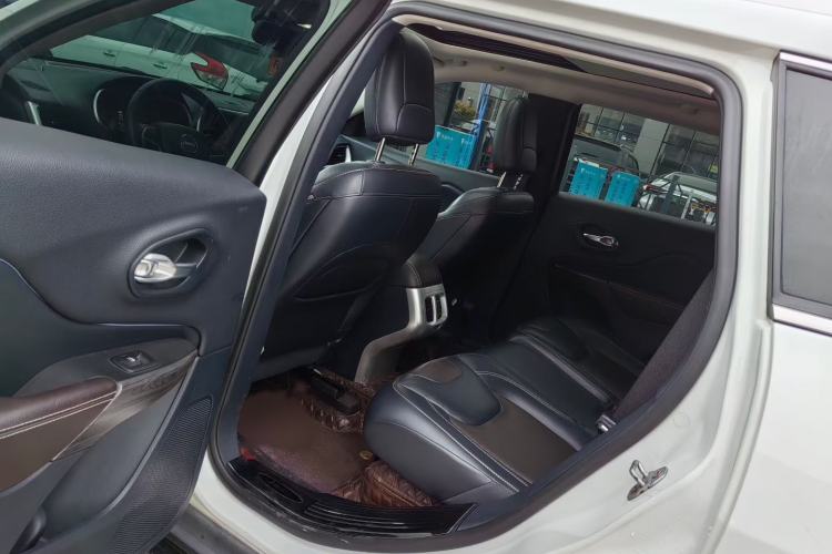 Used  Cherokee 2017 2.0L Superior Edition
