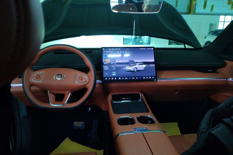 Used  Q07 2025 215 Flagship Edition