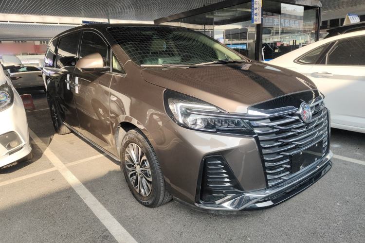 Used Buick GL8 2023 Facelifted Land Cruiser Executive Luxury Version
