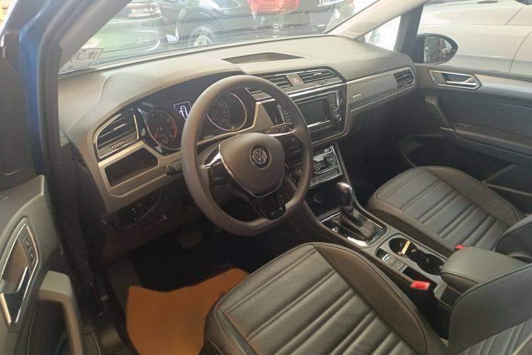 Used Volkswagen Touran 2016 Volkswagen Touran L 280TSI DSG Comfort Edition
