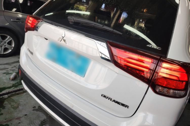 Used Mitsubishi Outlander 2016 2.4L 4x4 Luxury Edition 7-Seater