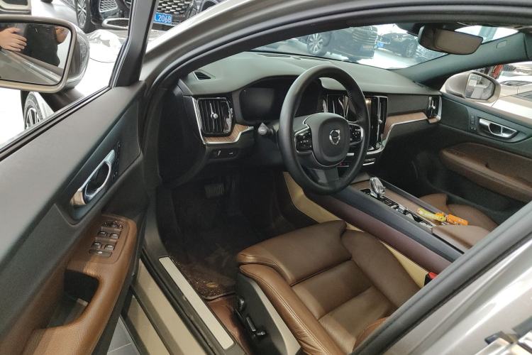 Used Volvo S60 2022 B4 Zhiyuan Luxury Edition
