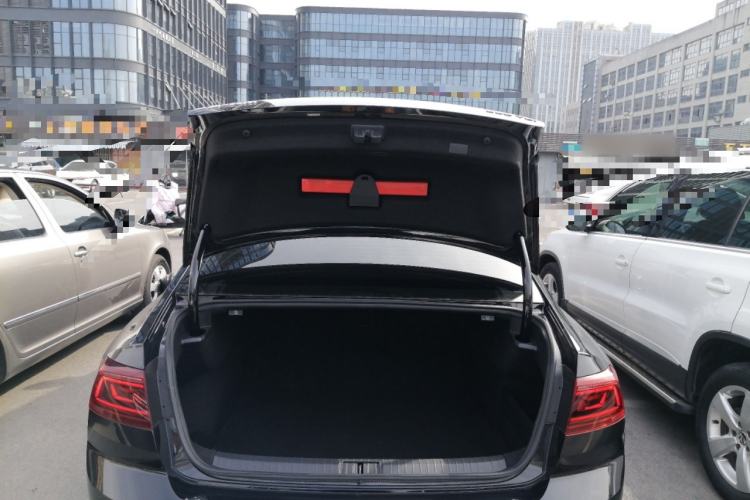 Used Volkswagen Magotan 2023 2 Million Units Limited Edition 330TSI DSG Leading Version
