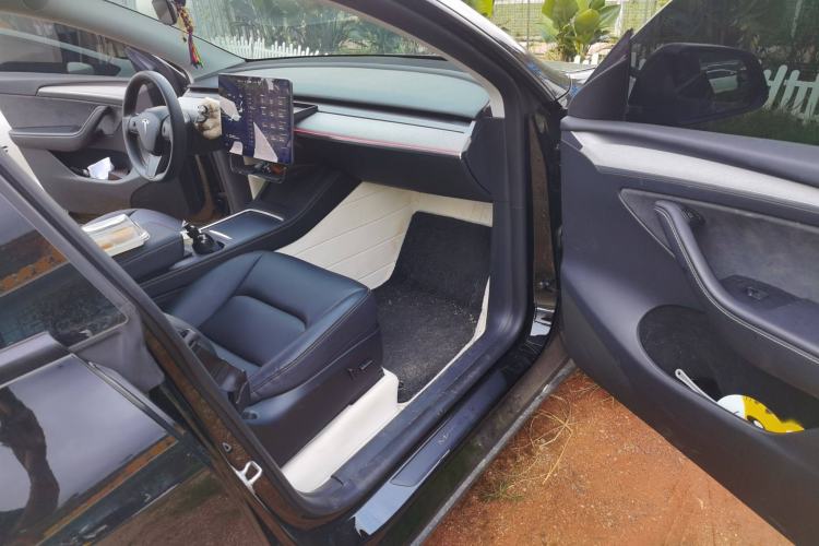 Used Tesla Model Y 2023 Rear-Wheel-Drive Version
