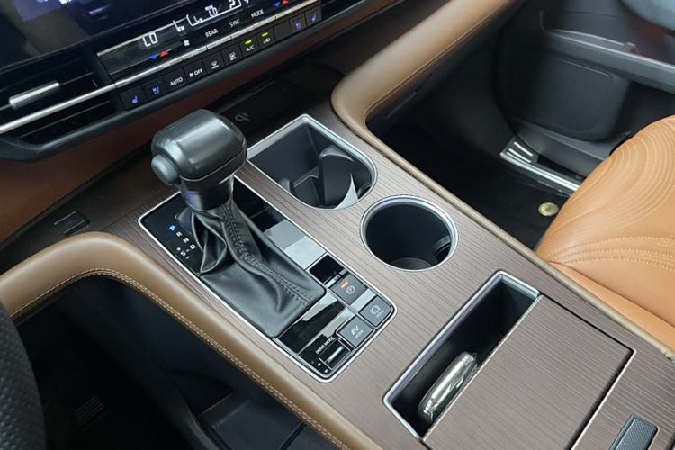 Used Toyota Granvia 2023 2.5L Hybrid Comfort Edition
