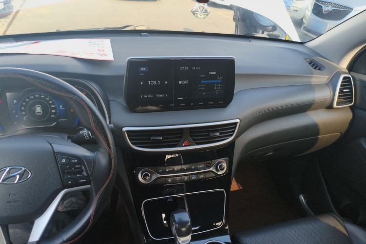 Used Hyundai Tucson 2019 280TGDi Dual-Clutch Two-Wheel Drive Fashion Edition China VI Standard
