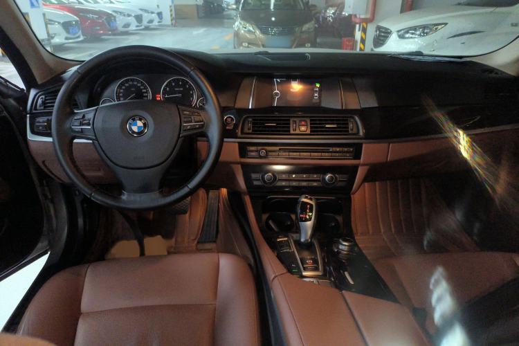 Used BMW 5 Series 2014 520Li Elegant Model
