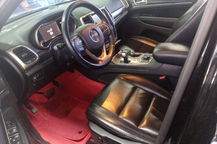 Used  Grand Cherokee (Import) 2015 3.0L Comfort Navigation Edition
