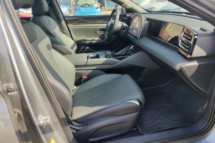 Used BYD Qin L 2025 DM-i Smart Drive 120KM Leading Model