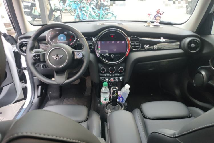 Used  MINI 2023 Updated 1.5T COOPER Artist Five-Door Edition
