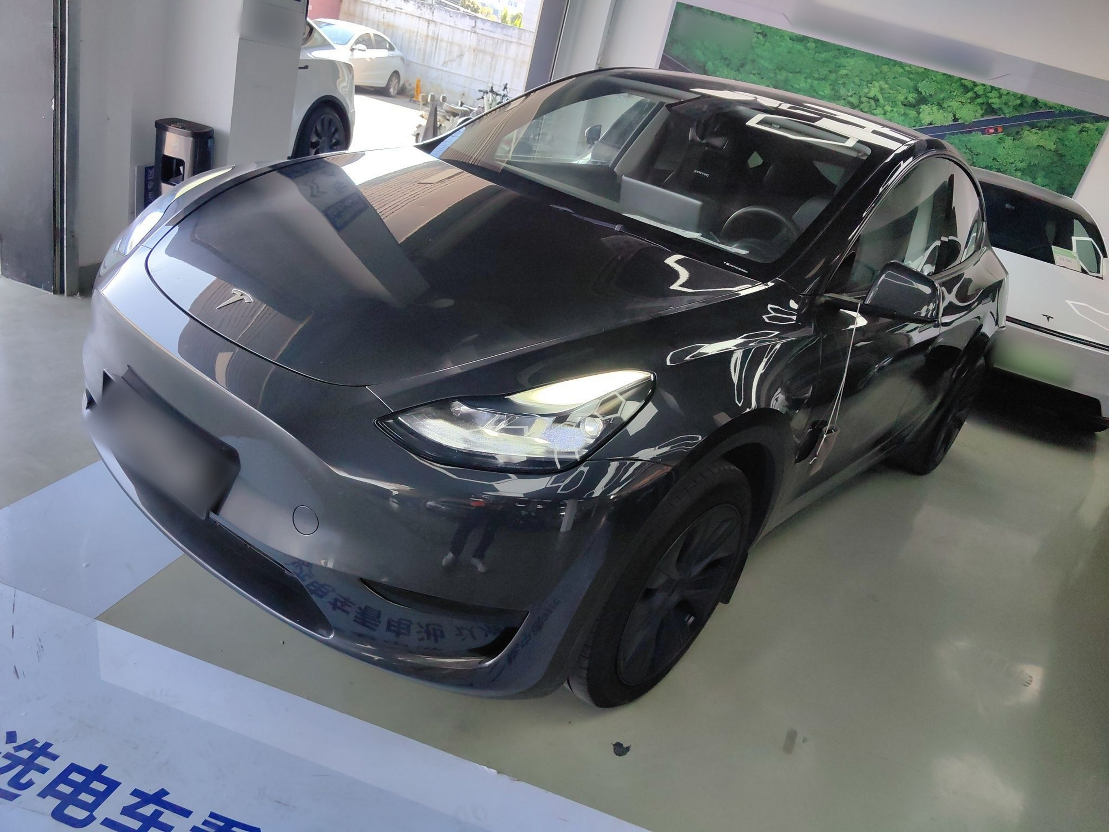 Под передней частью автомобиля