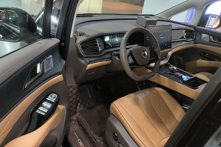 Used Denza D9 2022 DM-i 970 Four-Wheel Drive Flagship Model
