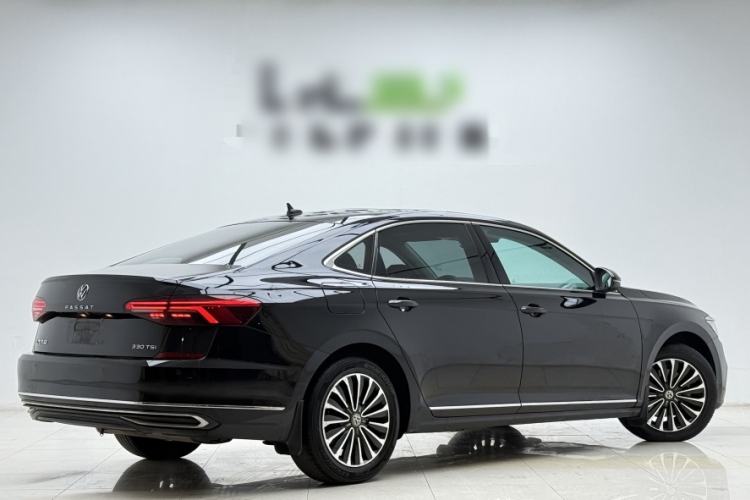 Used Volkswagen Passat 2020 Facelift 330TSI Elite Edition China VI Standard
