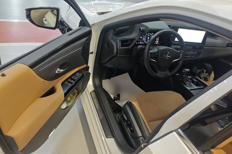 Used Lexus ES 2023 200 Excellence Edition
