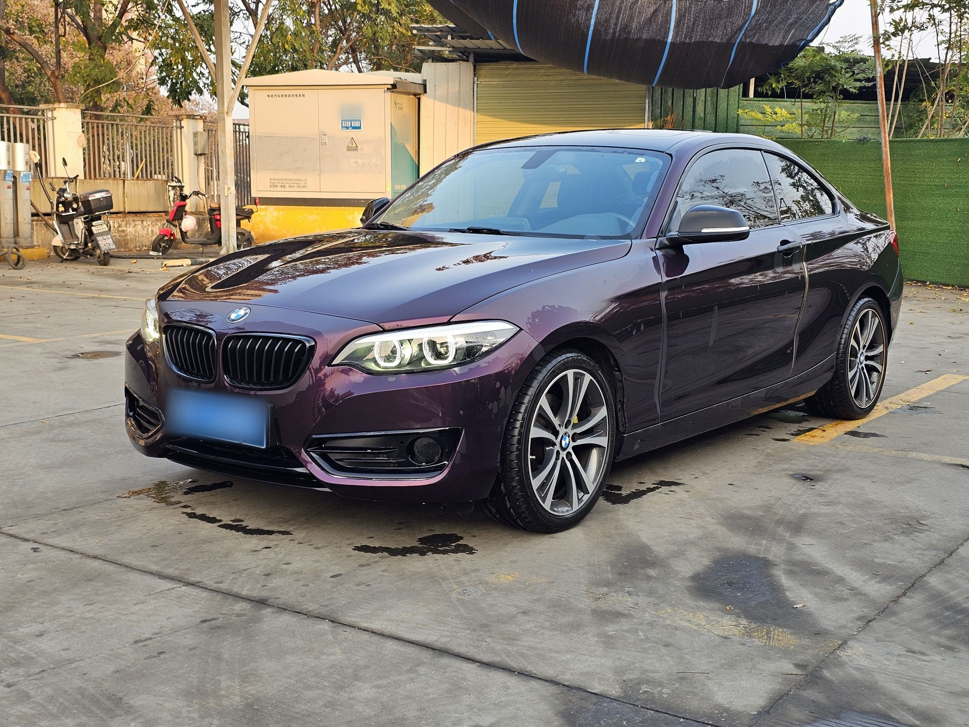 Под передней частью автомобиля