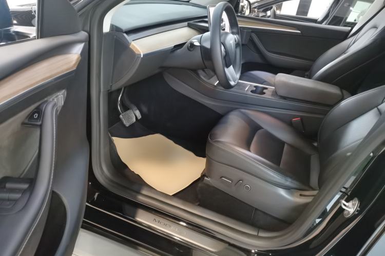 Used Tesla Model Y 2022 Long-Range All-Wheel-Drive Version