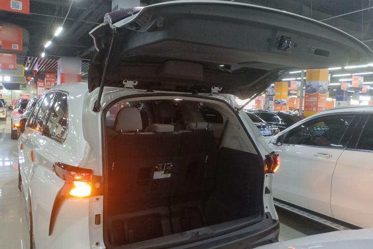 Used Toyota Granvia 2024 2.5L Hybrid Comfort Edition
