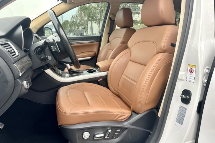 Used Haval H8 2015 2.0T two-wheel drive Comfort trim level
