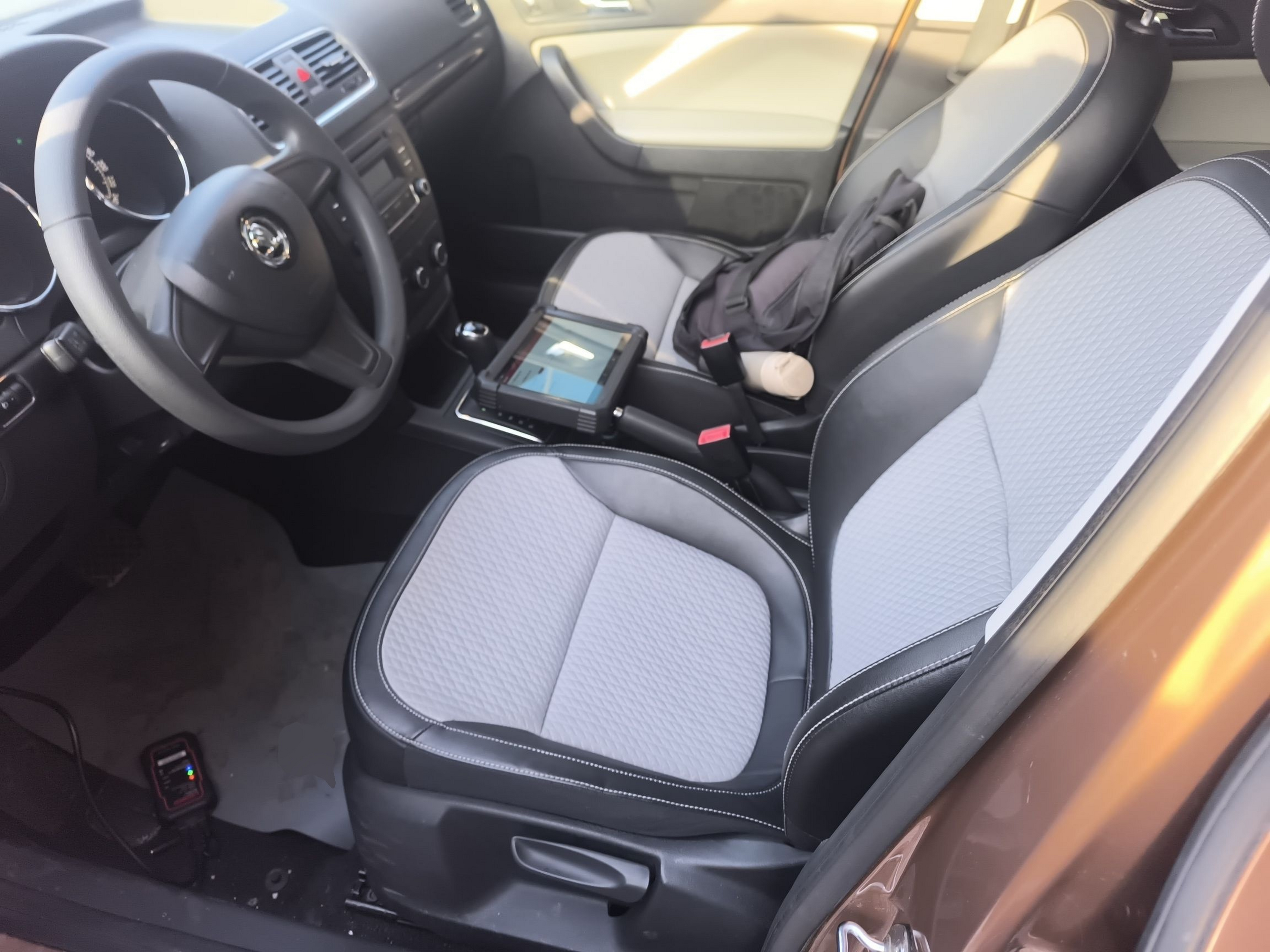 Переднее сиденье в автомобиле