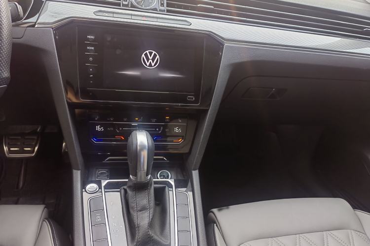 Used Volkswagen Magotan 2023 2 Million Units Limited Edition 330TSI DSG Leading Version
