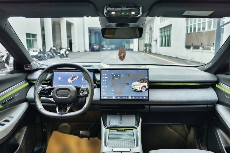 Used Lynk & Co 08 EM-P 2023 120km Long-Range Halo