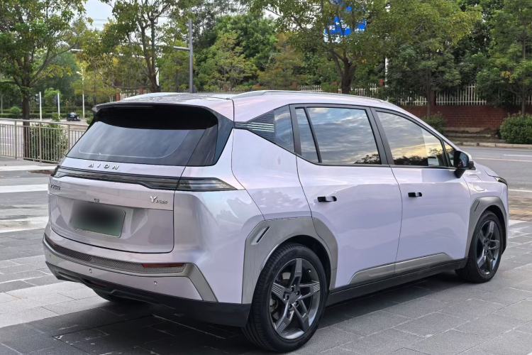 Used AION Y 2022 Plus 70 Tech Edition