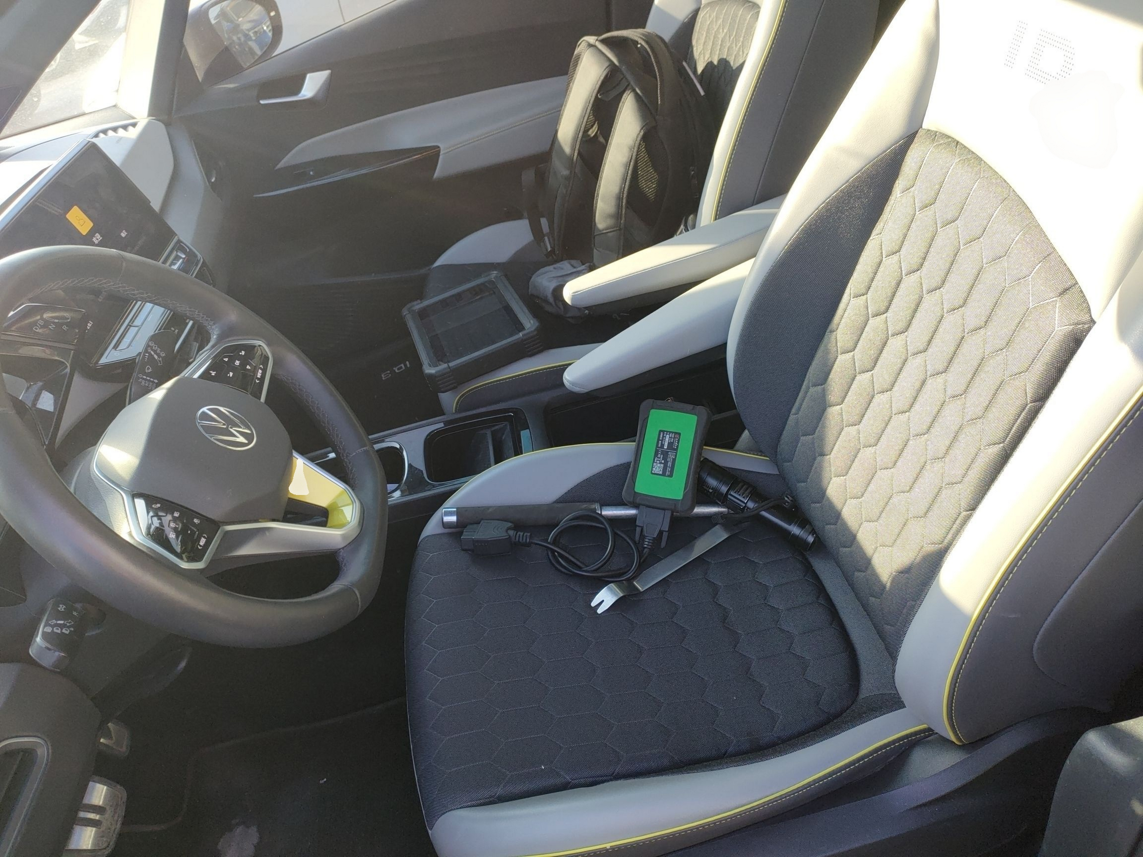 المقاعد الأمامية داخل السيارة