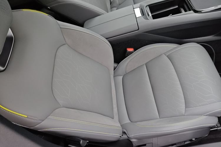 Used Lynk & Co 08 EM-P 2025 220 km All-Wheel-Drive Performance Halo
