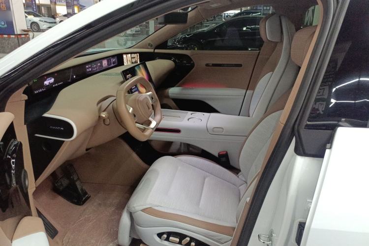 Used  07 2024 Ultra Range-Extended Four-Wheel Drive