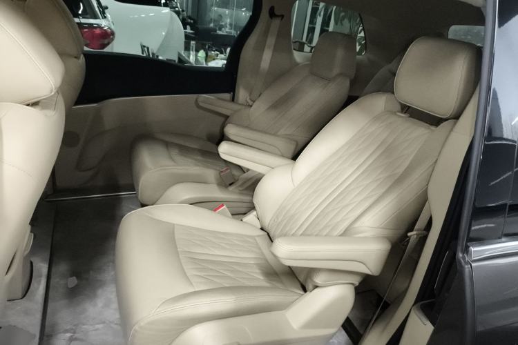 Used Buick GL8 2023 Facelifted Land Cruiser Executive Luxury Version
