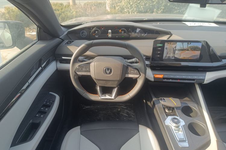 Used Changan UNI-V iDD 2024 Blue Whale Smart Electric iDD 136km ZhiKu Model
