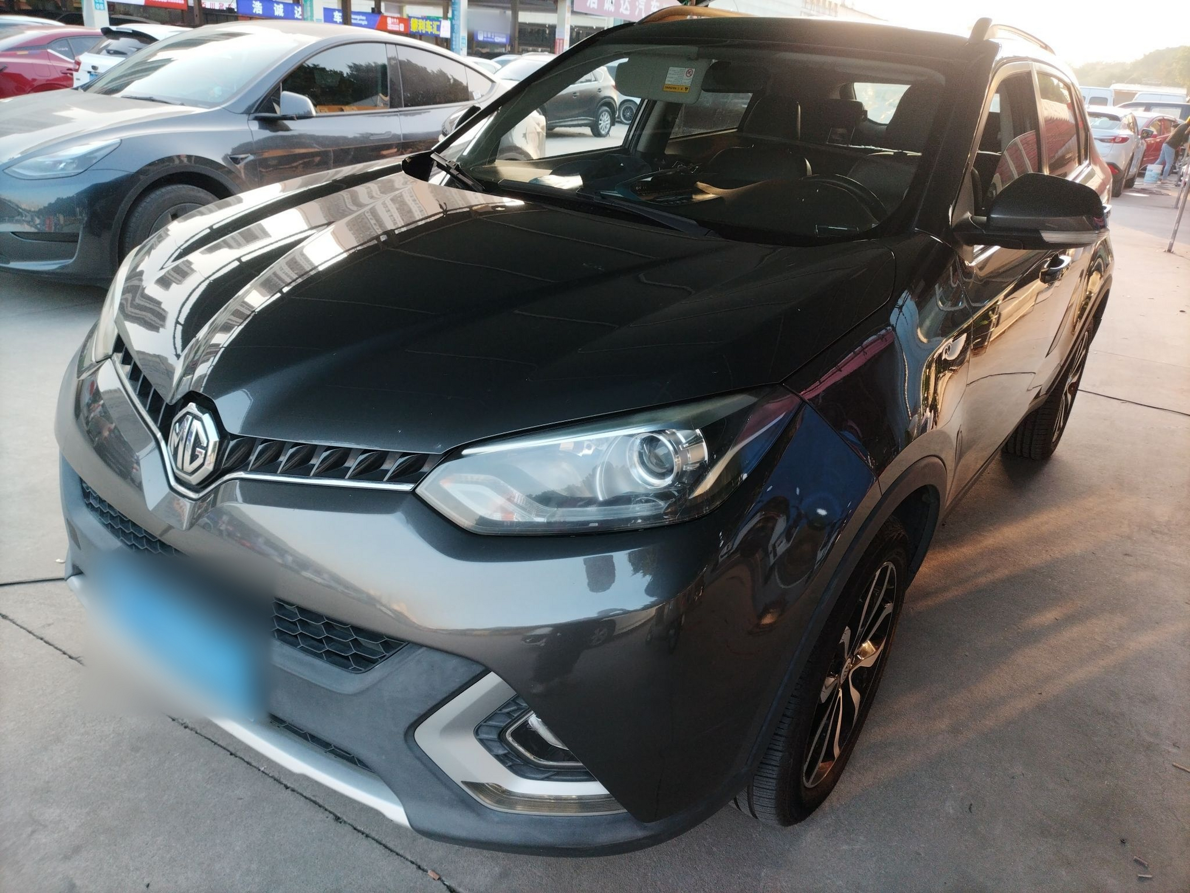 Под передней частью автомобиля