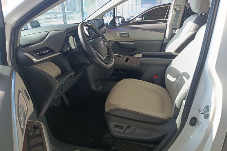 Used Toyota Granvia 2023 2.5L Hybrid Prestige PLUS Edition
