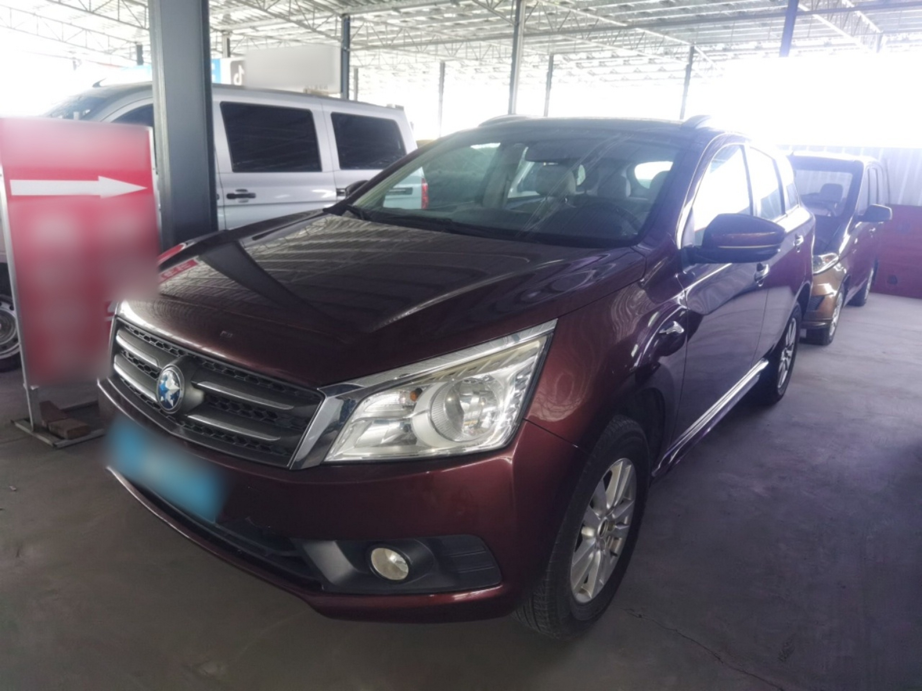 Под передней частью автомобиля