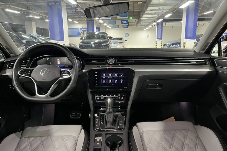 Used Volkswagen Magotan 2023 2 Million Units Limited Edition 280TSI DSG Leading Version
