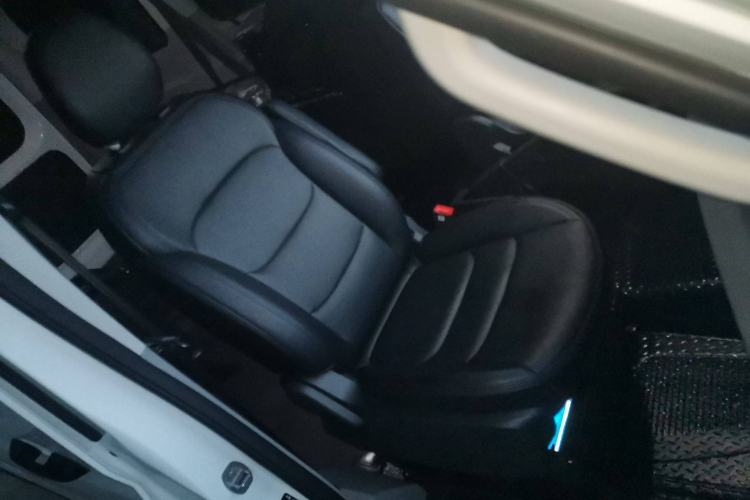 Used SAIC MAXUS Xintu V90 2022 2.0T Manual Zhiyun King Rear-Drive Long Wheelbase High-Roof with Single Rear Tire—6/7 Seats
