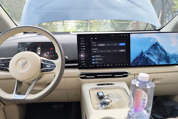 Used VOYAH Dream 2025 PHEV Four-Wheel Drive Prestige Kunpeng Edition
