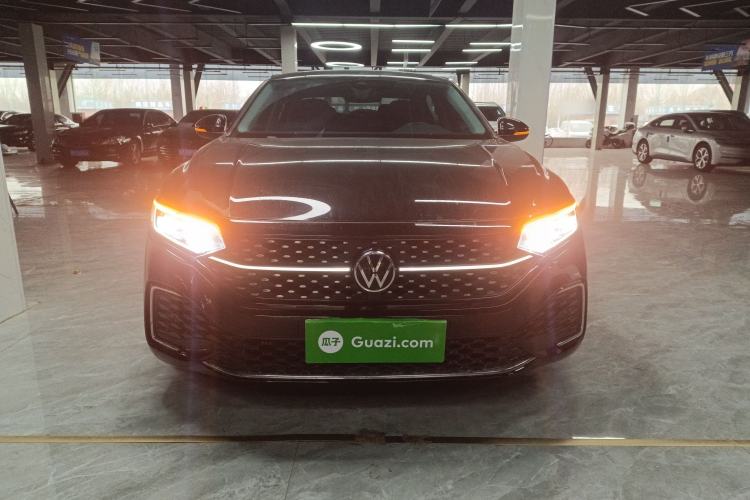 Used Volkswagen Passat 2022 330TSI Starry Luxury Edition – Exclusive Special Edition
