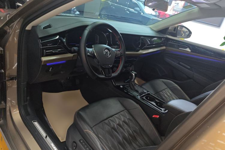 Used Volkswagen Passat 2019 330TSI Luxury Edition China VI Standard
