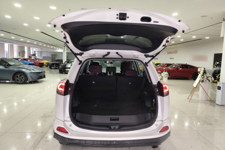 Used Toyota RAV4 2018 2.0L CVT Two-Wheel Drive Fashion X Edition
