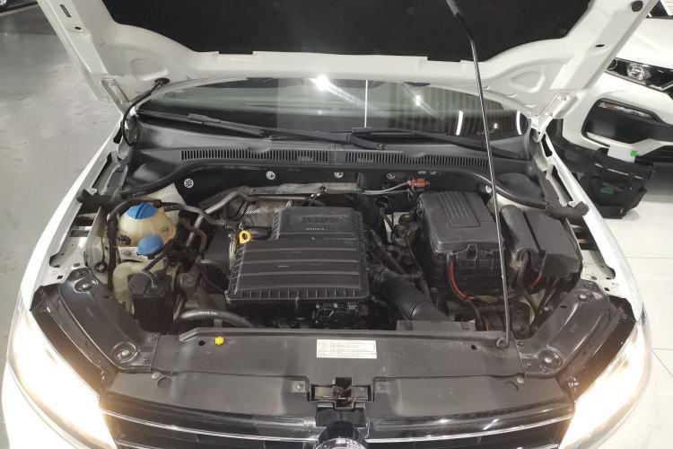 Used Volkswagen Sagitar 2015 1.6L Automatic Fashion Model
