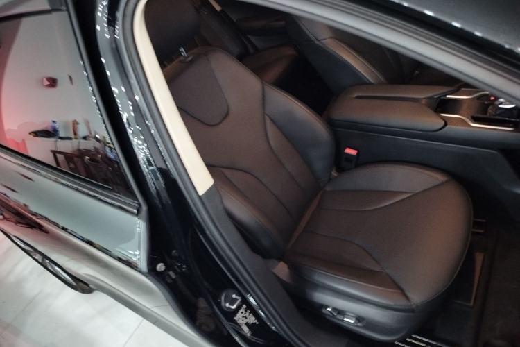 Used Hongqi E-QM5 2024 610 km PLUS
